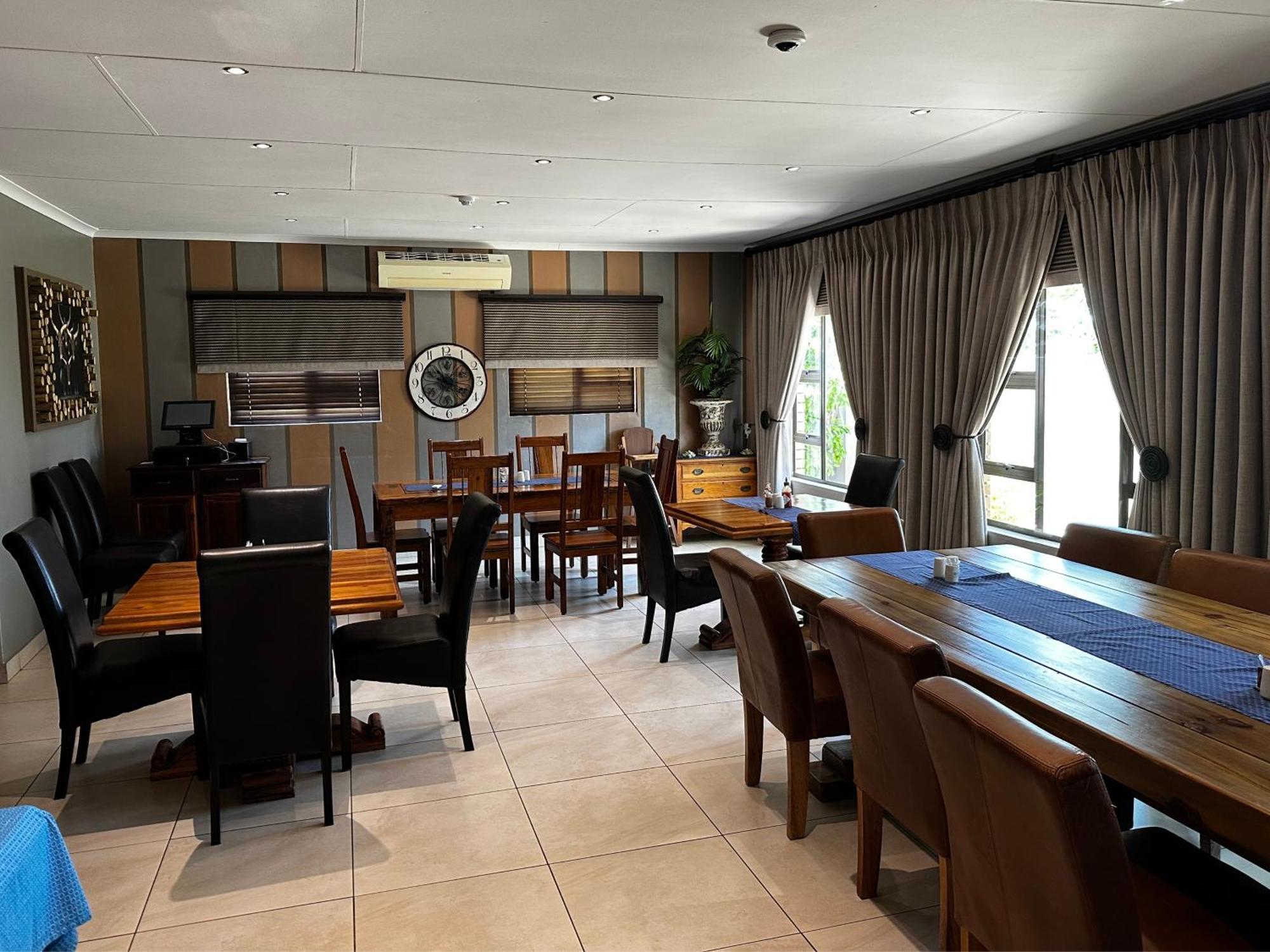 Meyers Guesthouse Jwaneng Exterior foto